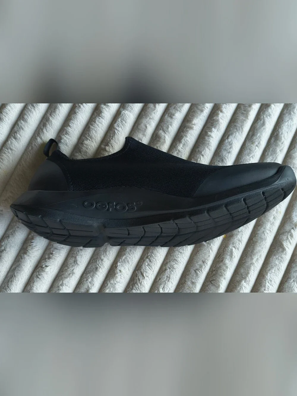 OOFOS easy slip